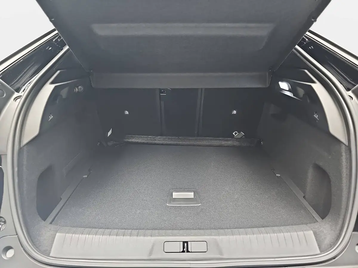 PEUGEOT 3008 1.2 HYBRID 145 E-DSC6 GT AHK M+S