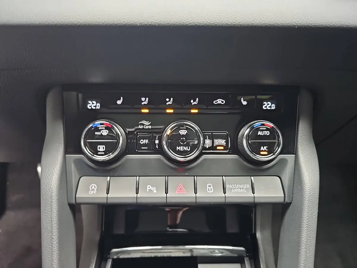 SKODA KAROQ 2.0 TSI DSG SPORTLINE 4X4 NAVI LED