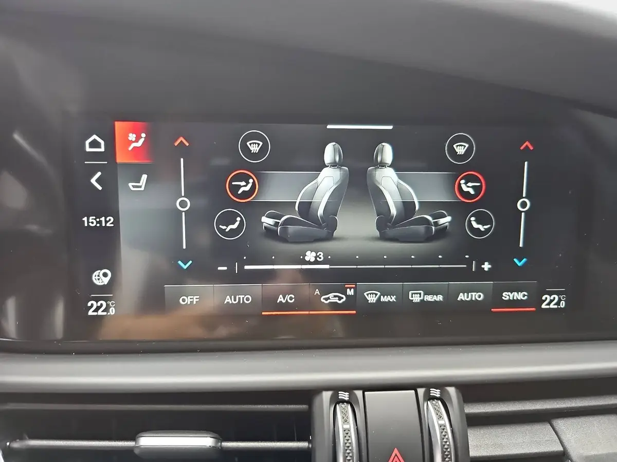 ALFA ROMEO GIULIA 2.0 TURBO 16V Q4 VELOCE PANORAMA TECHNOLOGIE PAKET PREMIUM AUDIO