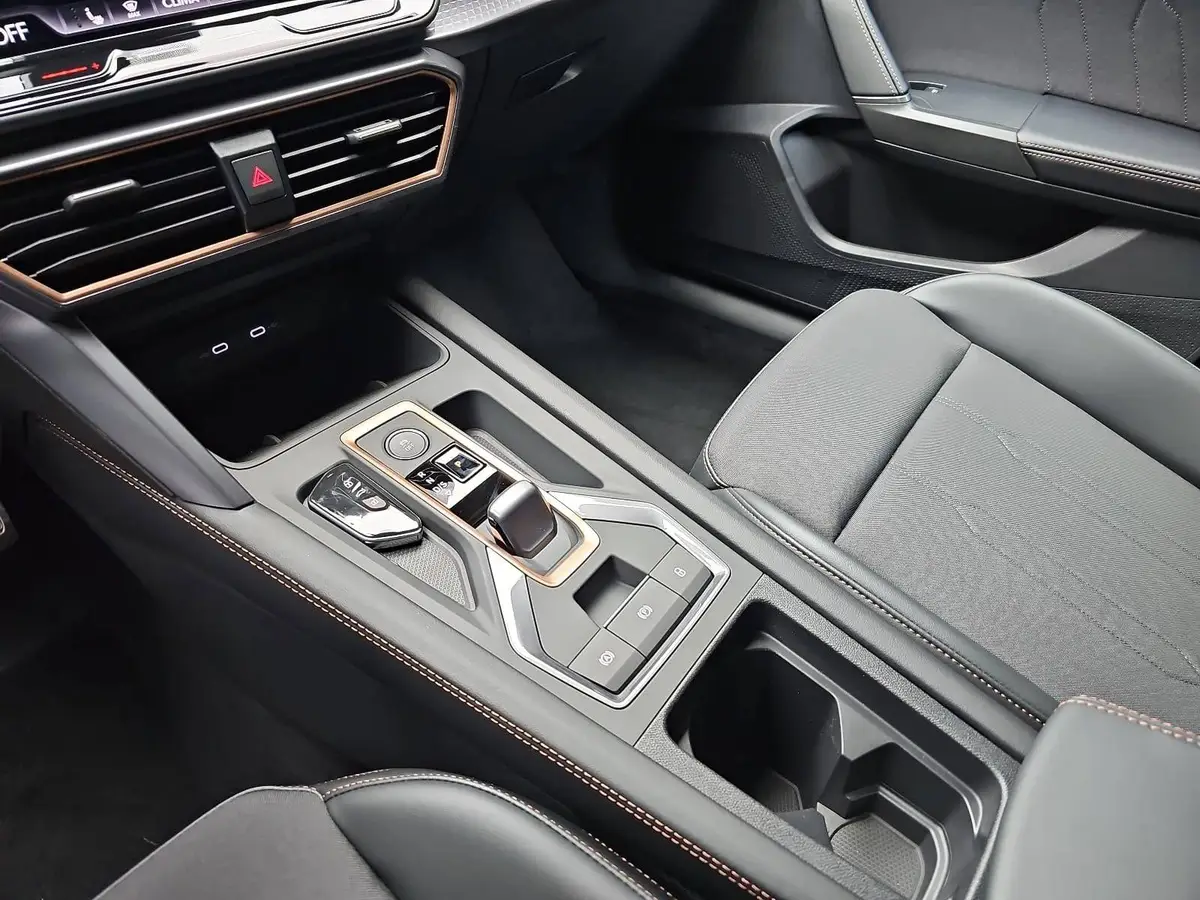 CUPRA FORMENTOR 1.5 ETSI DSG NAVI LED-HD ACC PANO WINTER KAMERA AH