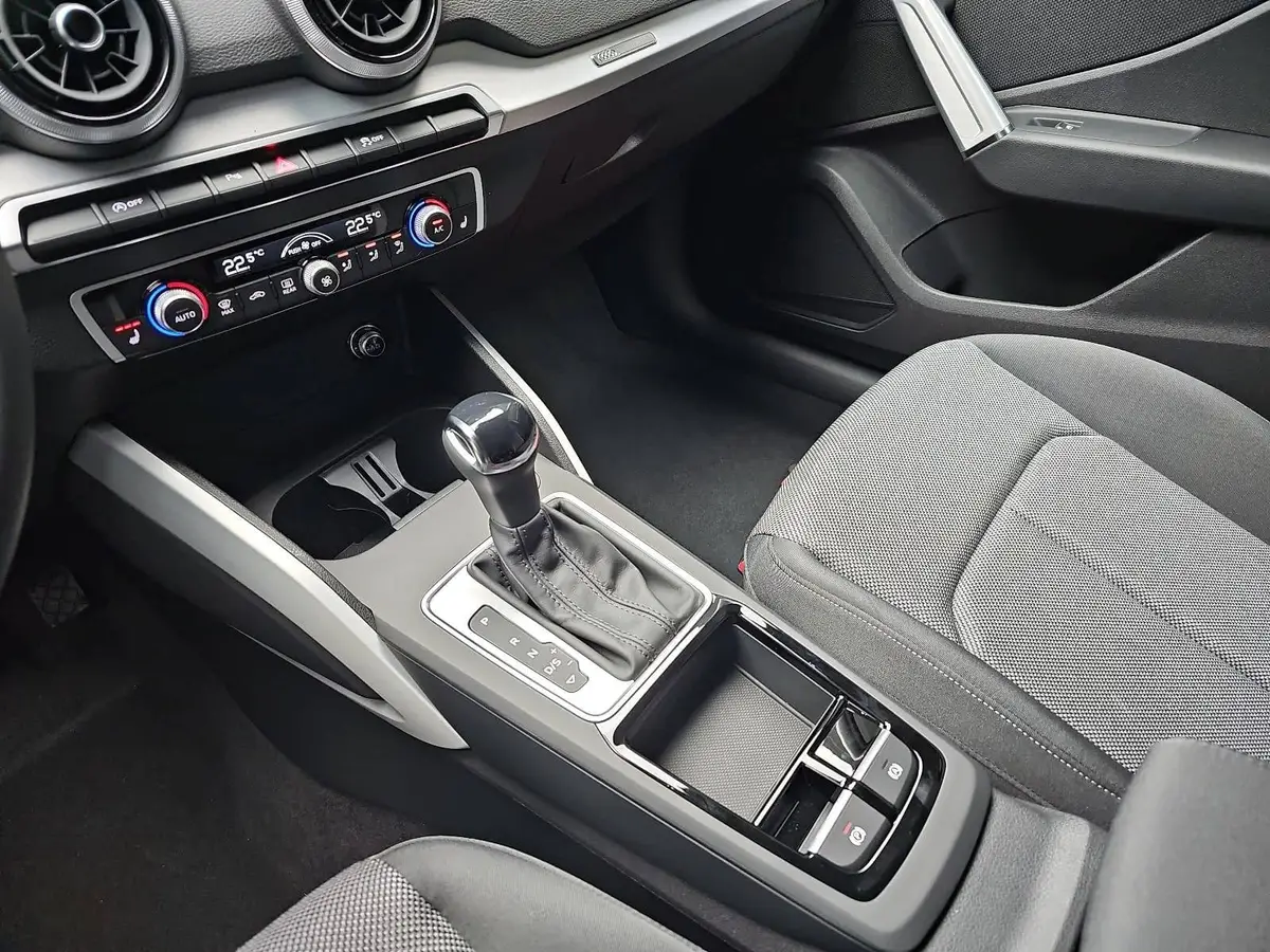 AUDI Q2 35 TFSI S-TRONIC S LINE NAVI LED ACC EL.HECKKL. WI