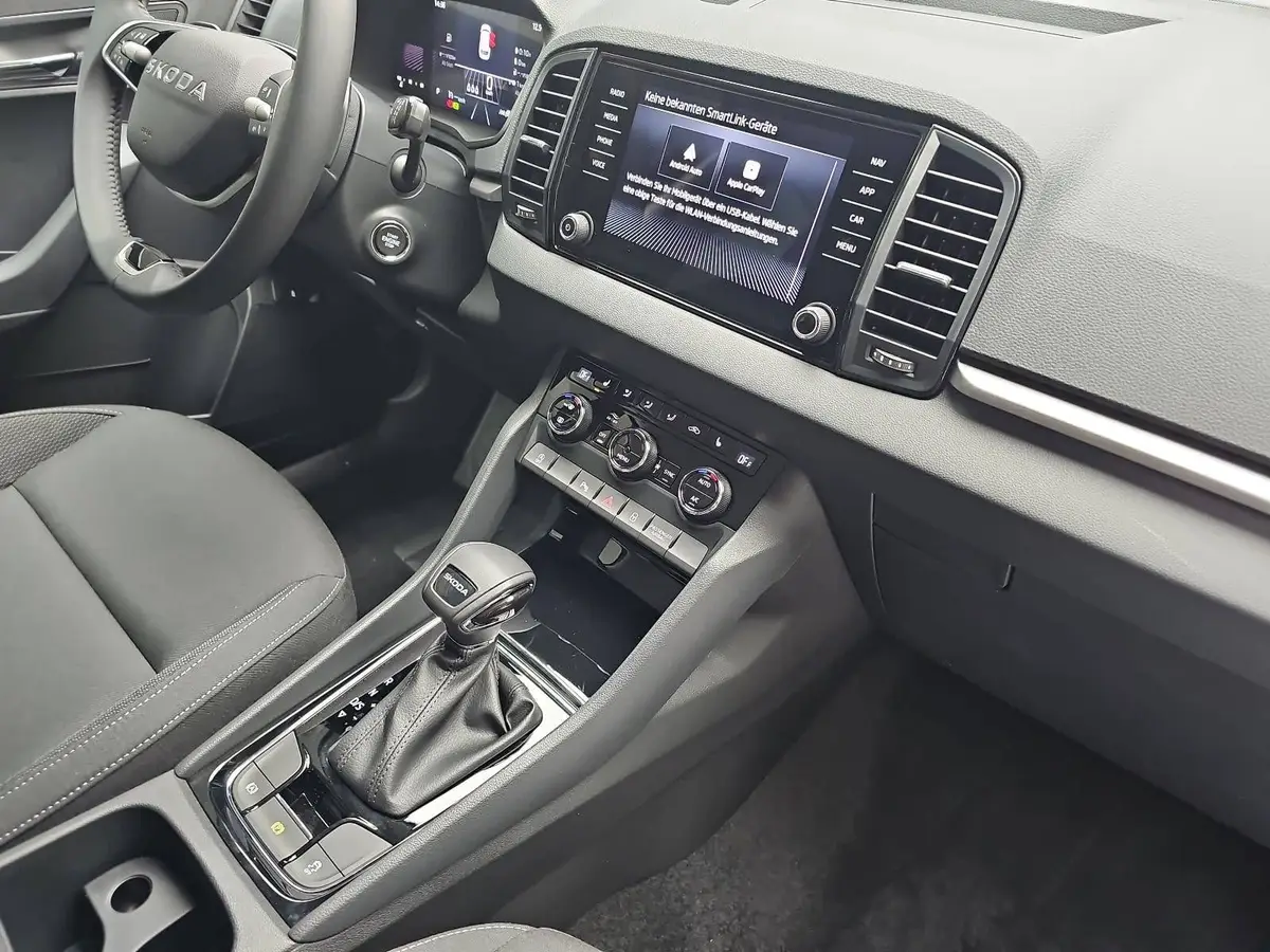SKODA KAROQ 1.5 TSI DSG 130 JAHRE LED KLIMAAUTO SMARTLINK PDC 