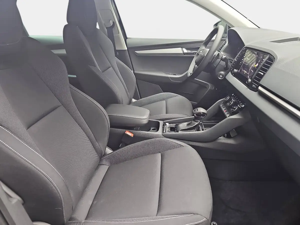 SKODA KAROQ 1.5 TSI DSG SELECTION LED ACC AHK