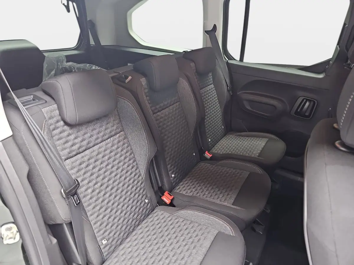 PEUGEOT RIFTER BLUEHDI 130 CV EAT8 GT L2 7-S NAVI LED AHK LM