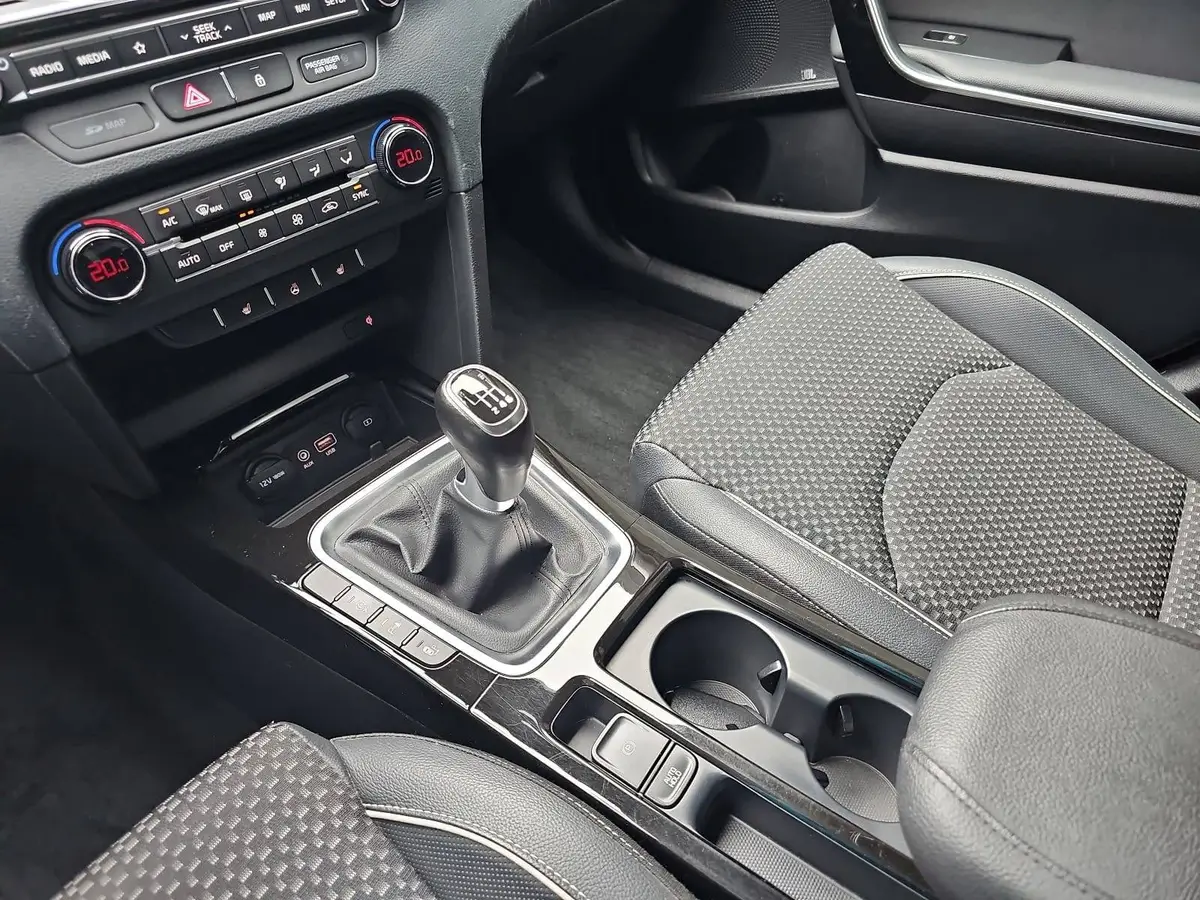 KIA CEED 1.6 CRDi Spirit Navi Winter P-Assist LM