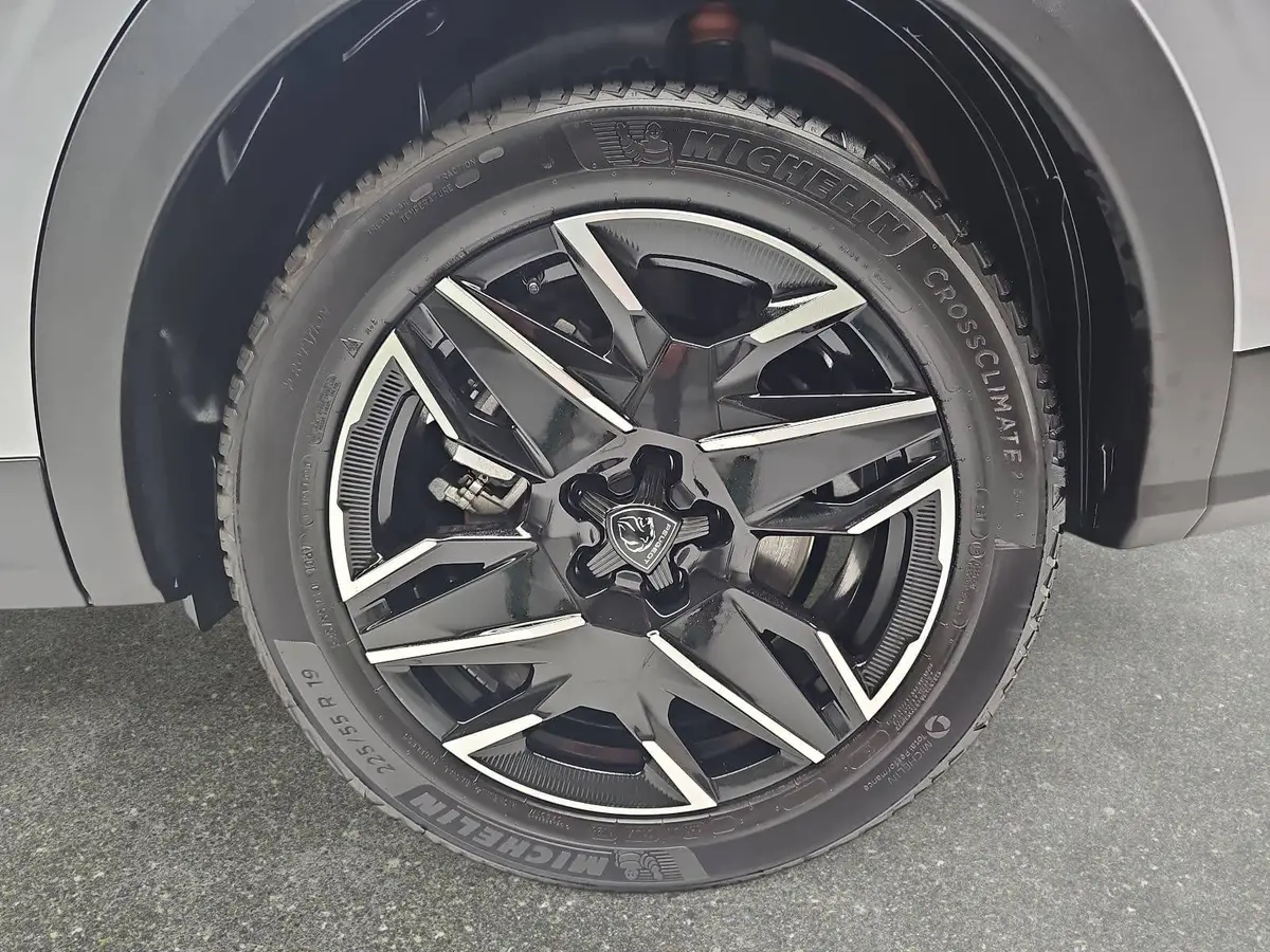 PEUGEOT 5008 1.2 HYBRID 145 E-DSC6 ALLURE KLIMA LED 7-S DAB 360