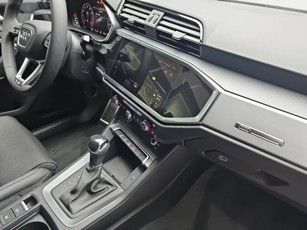 AUDI Q3 35 TFSI S-TRONIC S LINE NAVI LED PANO ACC BLACK+ K