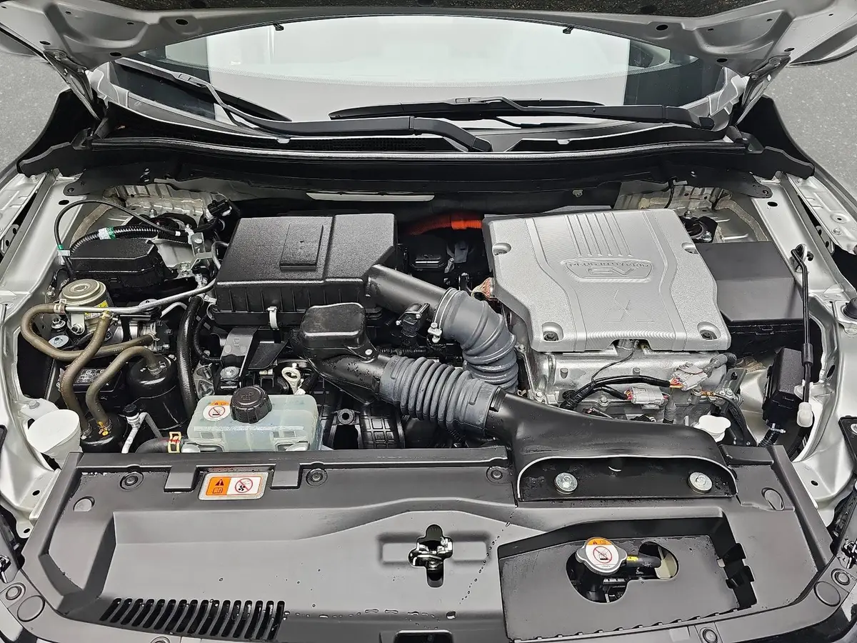 MITSUBISHI ECLIPSE CROSS 2.4 MIVEC PHEV CVT SELECT NAVI LED STANDH. 360° LM