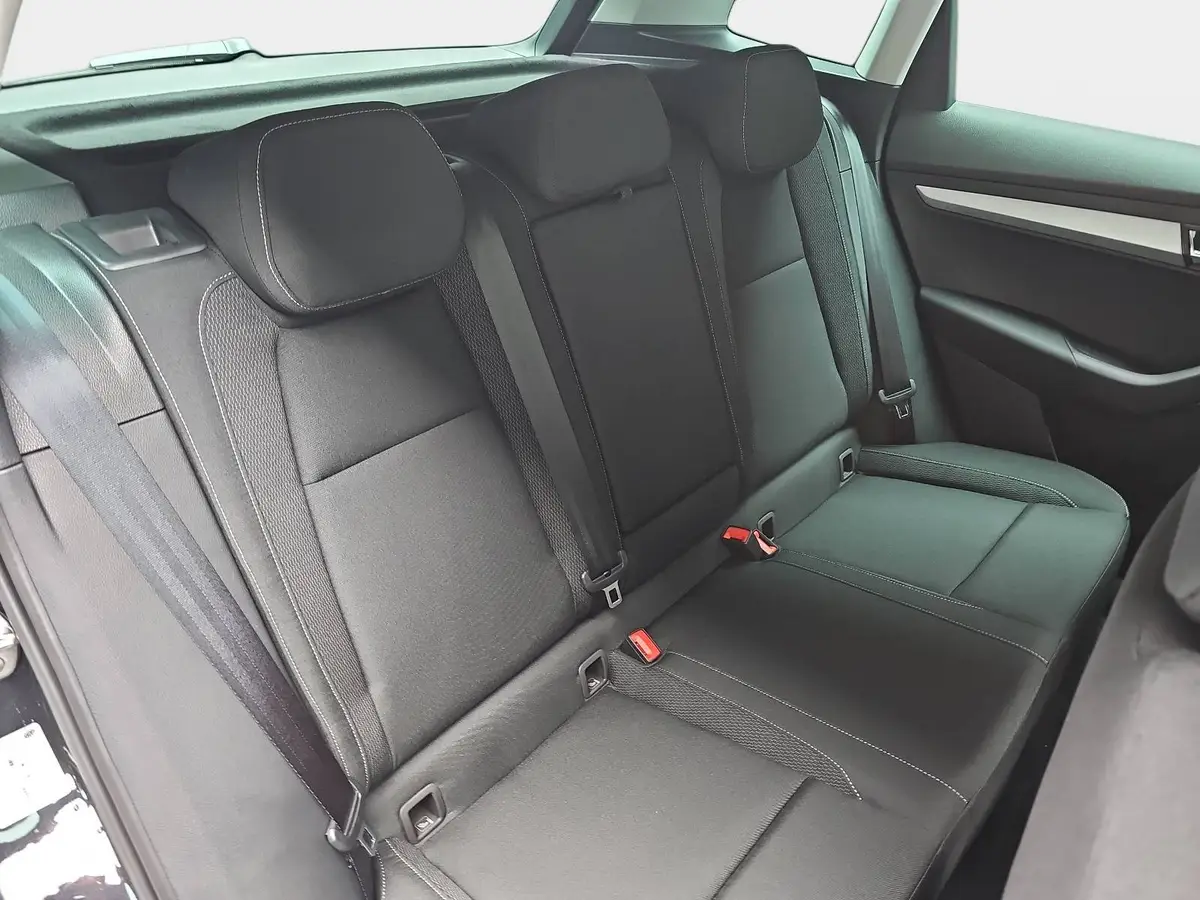 SKODA KAROQ 1.5 TSI DSG SELECTION NAVI LED ACC WINTER KAMERA A