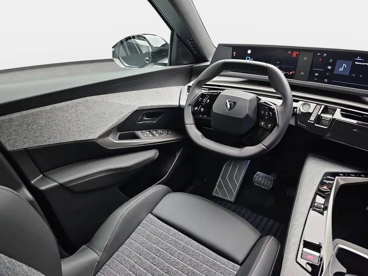 PEUGEOT 5008 1.2 HYBRID 145 E-DSC6 ALLURE KLIMA LED 7-S DAB 360