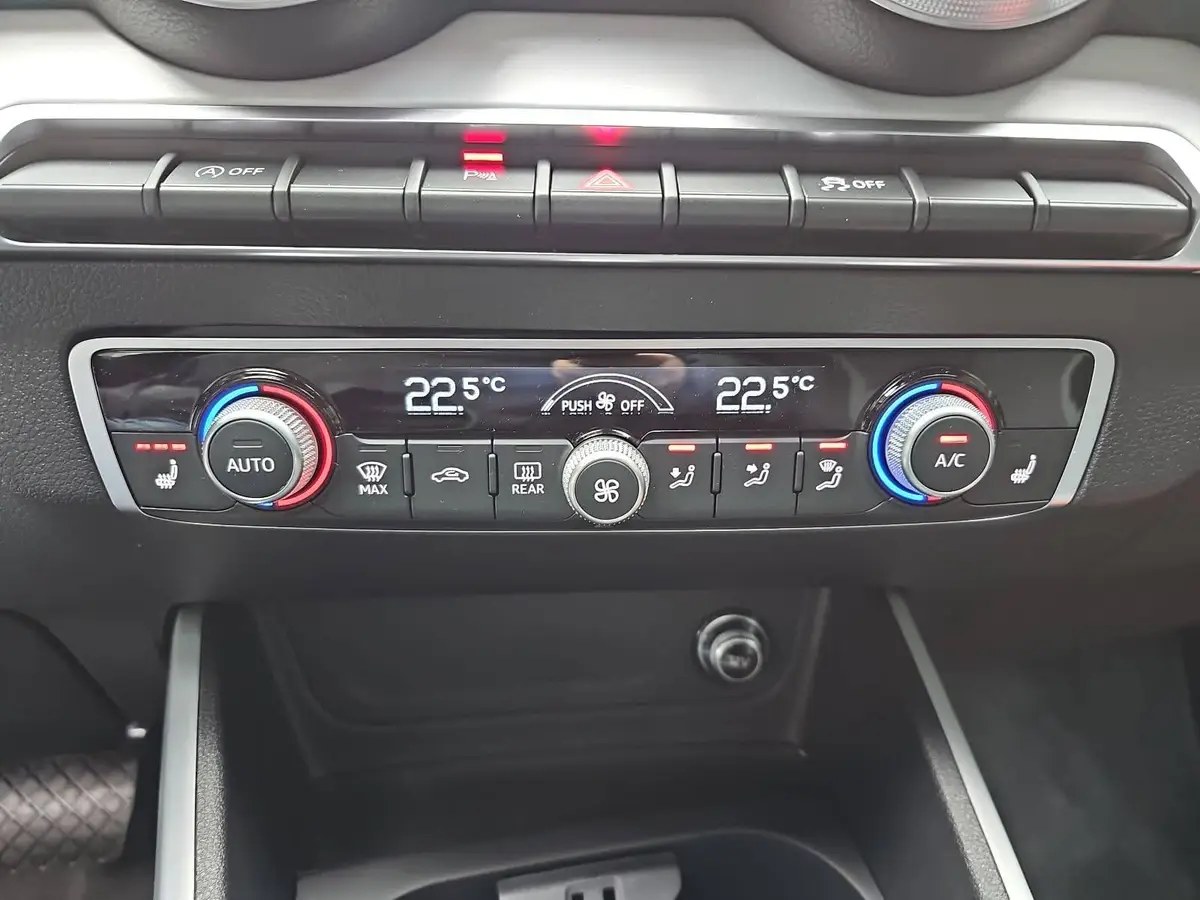 AUDI Q2 35 TFSI S-TRONIC S LINE NAVI LED ACC EL.HECKKL. WI