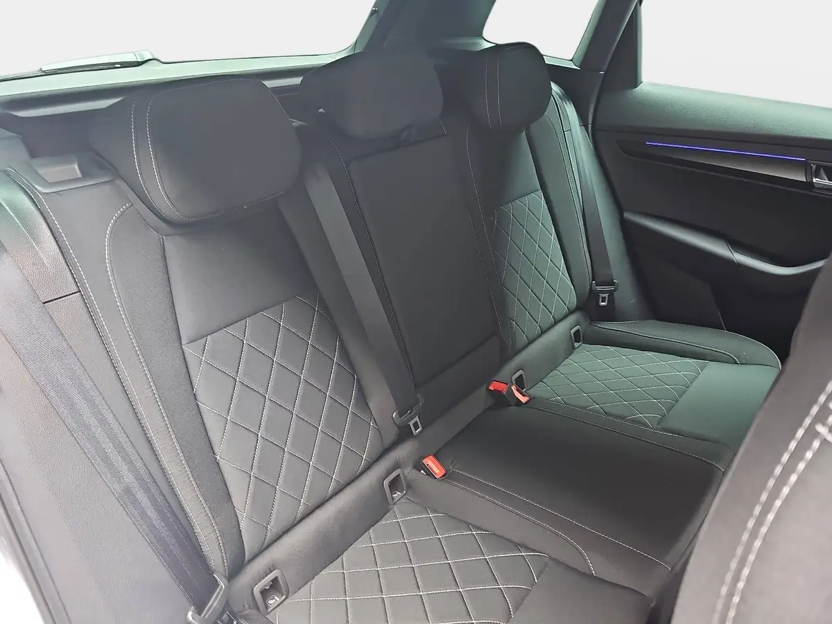 SKODA KAROQ 2.0 TDI DSG SPORTLINE 4X4 WINTER AHK