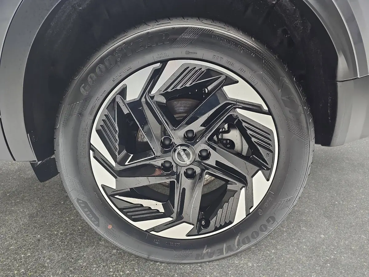 NISSAN QASHQAI 1.3 DIG-T XTRONIC N-CONNECTA PANO WINTER