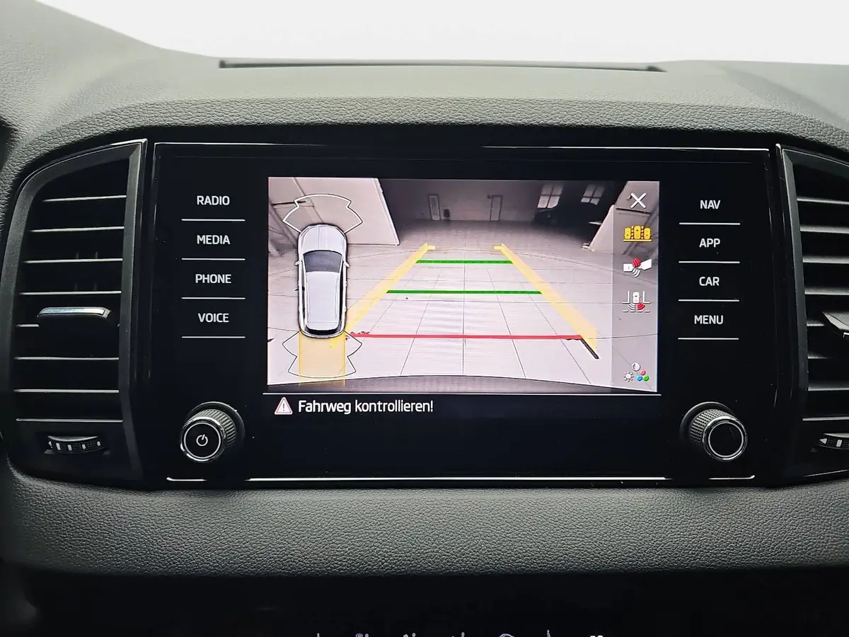 SKODA KAROQ 1.5 TSI DSG 130 JAHRE LED KAMERA AHK