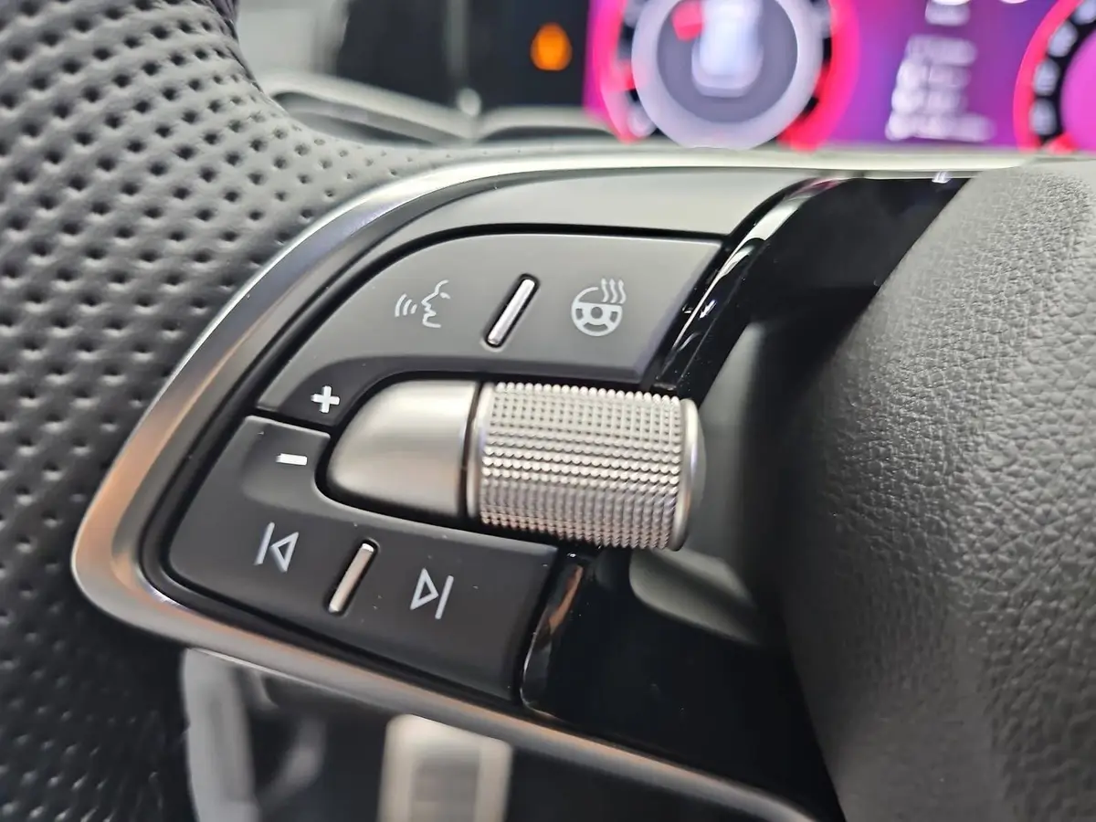 SKODA KODIAQ 2.0 TSI DSG SPORTLINE 4X4 NAVI LED AHK