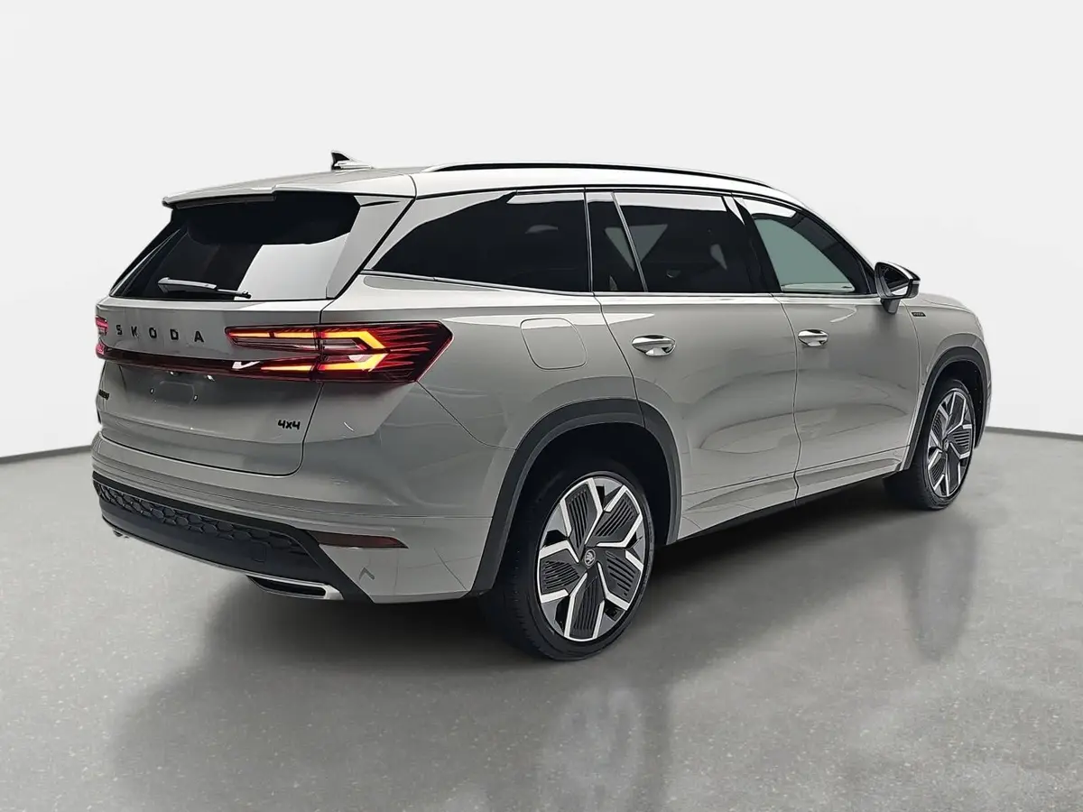 SKODA KODIAQ 2.0 TDI DSG SPORTLINE 4X4 PANO AHK
