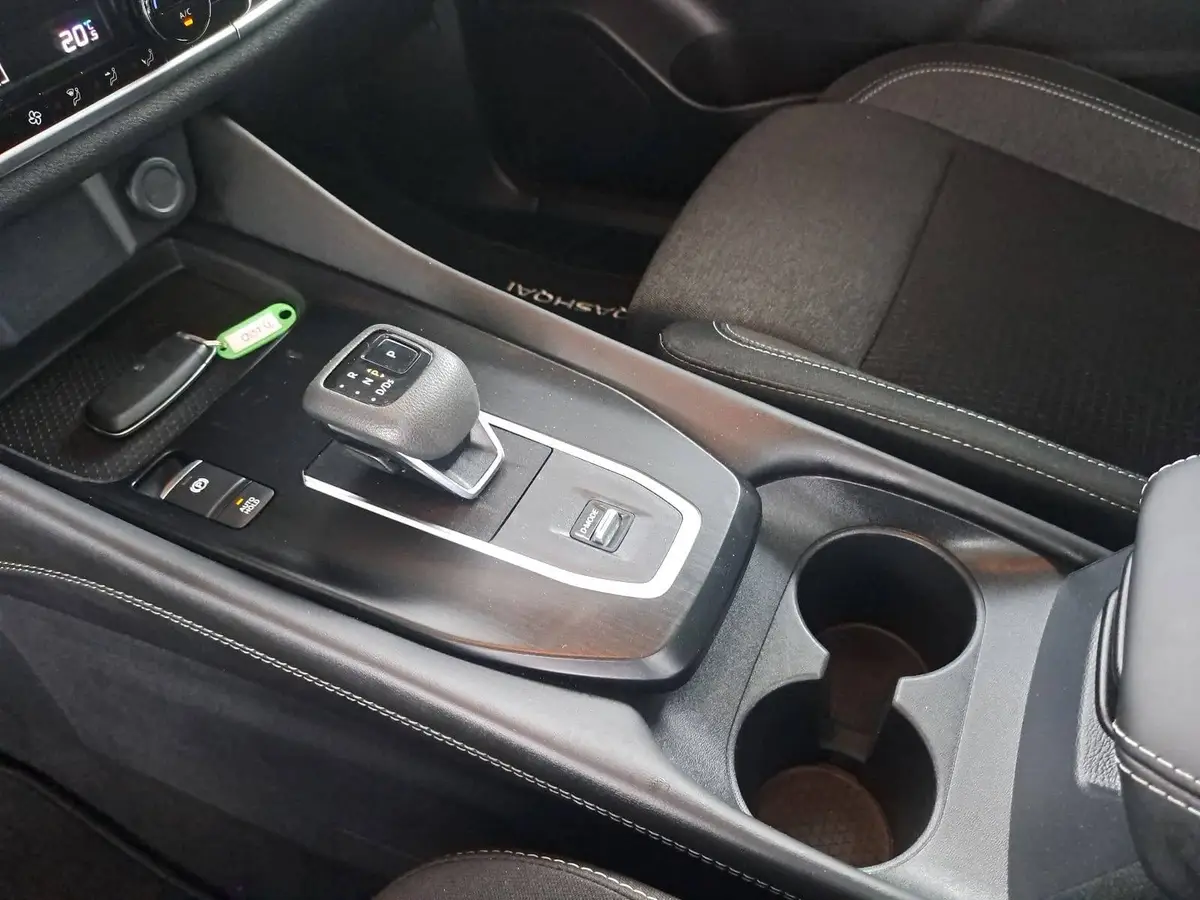 NISSAN QASHQAI 1.3 DIG-T XTRONIC N-CONNECTA PANORAMA