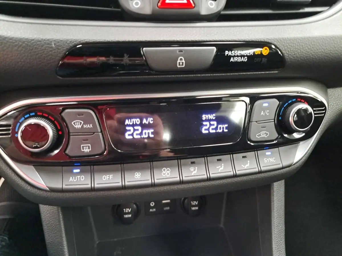 HYUNDAI I30 1.4 YES! GRA WINTER KAMERA