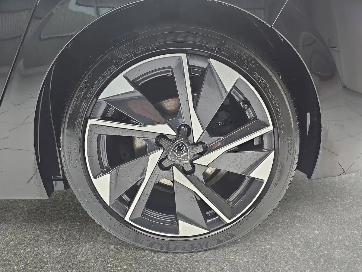 PEUGEOT 308 1.2 PURETECH 130 AUTO. ALLURE PACK NAVI LED KAMERA