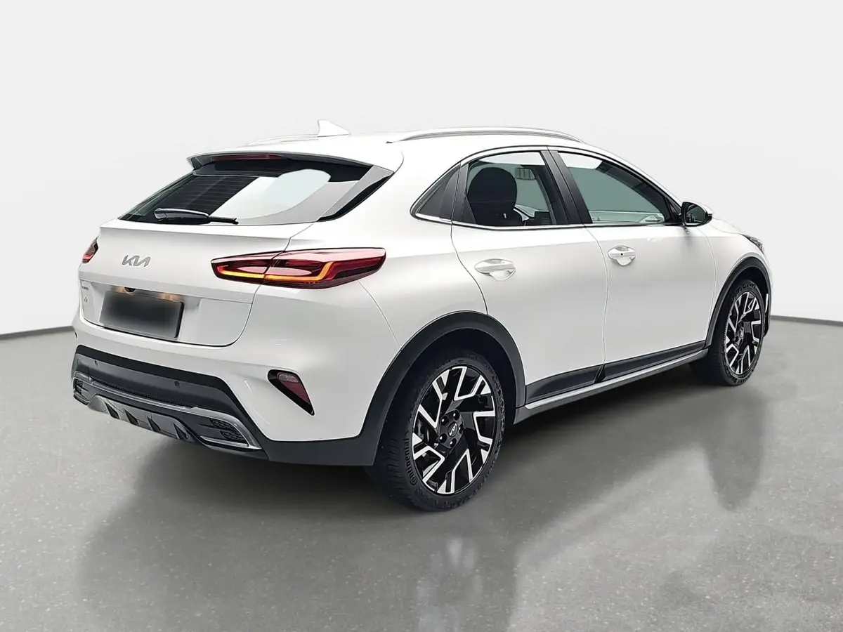 KIA XCEED 1.5 T-GDI DCT SPIRIT XCLUSIVE LED GRA WINTER AHK