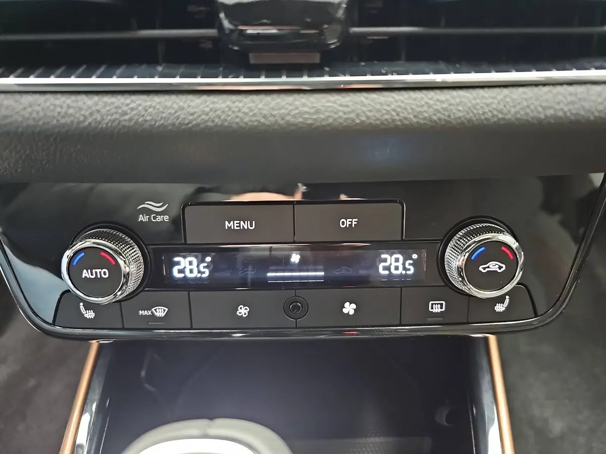 SKODA FABIA 1.0 TSI DSG 130 JAHRE LED KLIMAAUTO WINTER PDC KAM