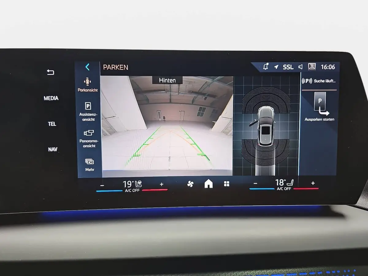 BMW 123 I AUTO. M SPORT NAVI LED DRIVING+P-ASSIST H+K KAM