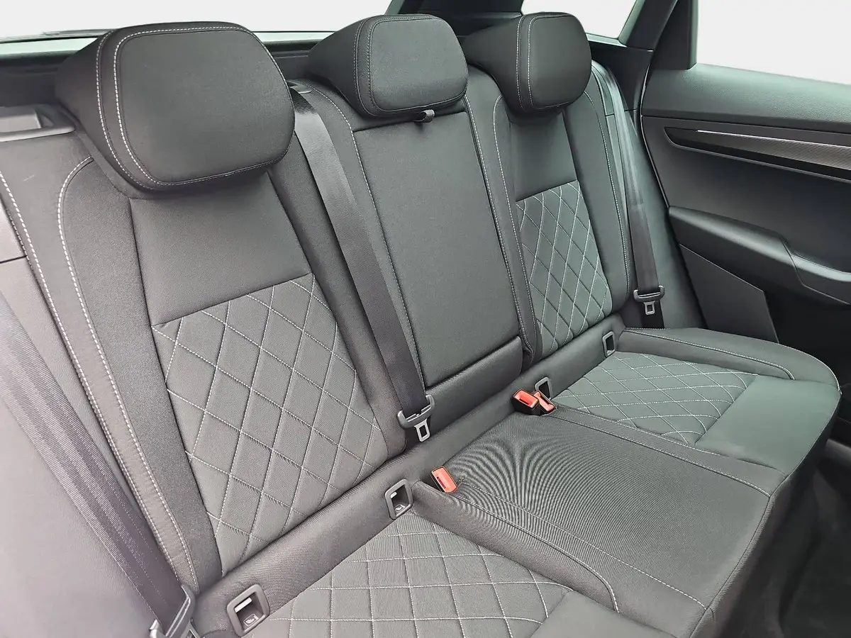 SKODA KAROQ 1.5 TSI DSG SPORTLINE NAVI LED-MATRIX PANO CANTON