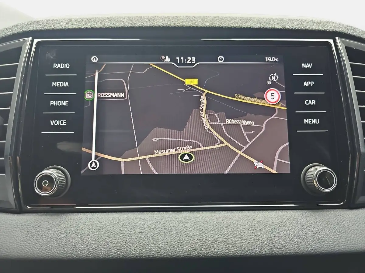 SKODA KAROQ 2.0 TDI DSG DRIVE NAVI LED AHK LM