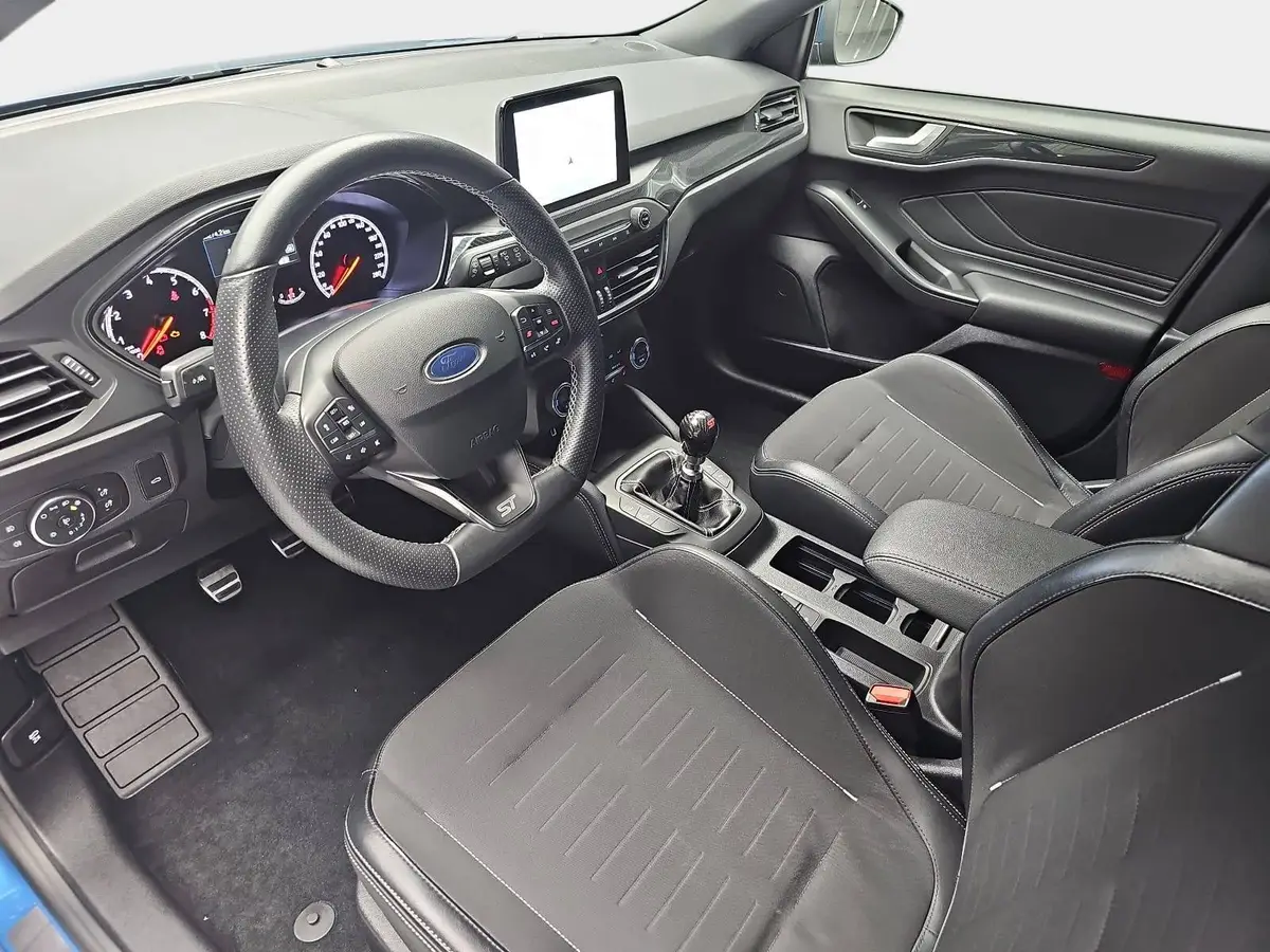 FORD FOCUS ST 2.3 EB TURNIER NAVI LED P-ASSIST