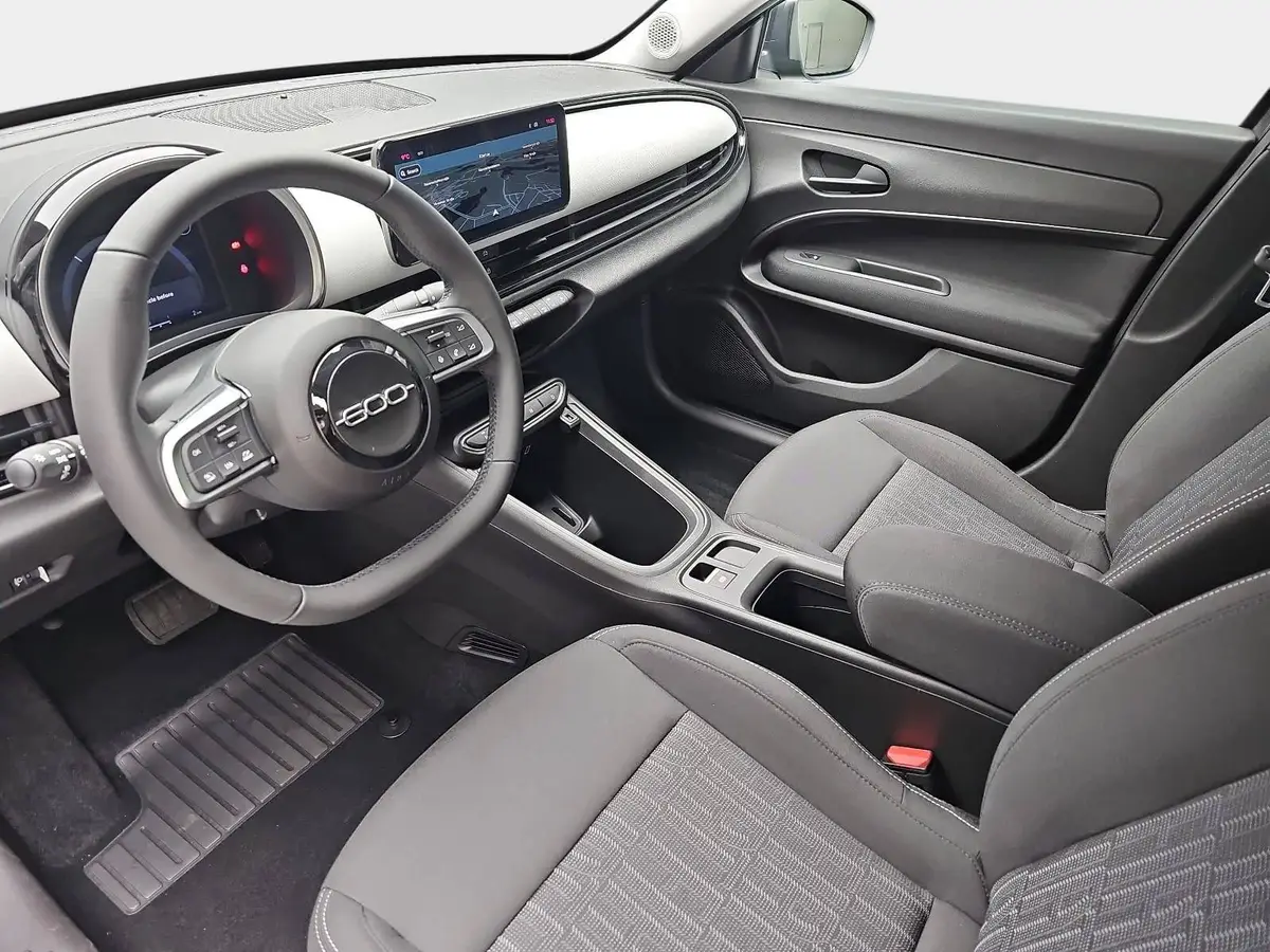 FIAT 600 1.2 T3 HYBRID DCT BUSINESS EDITION MJ26 ALLWETTERREIFEN