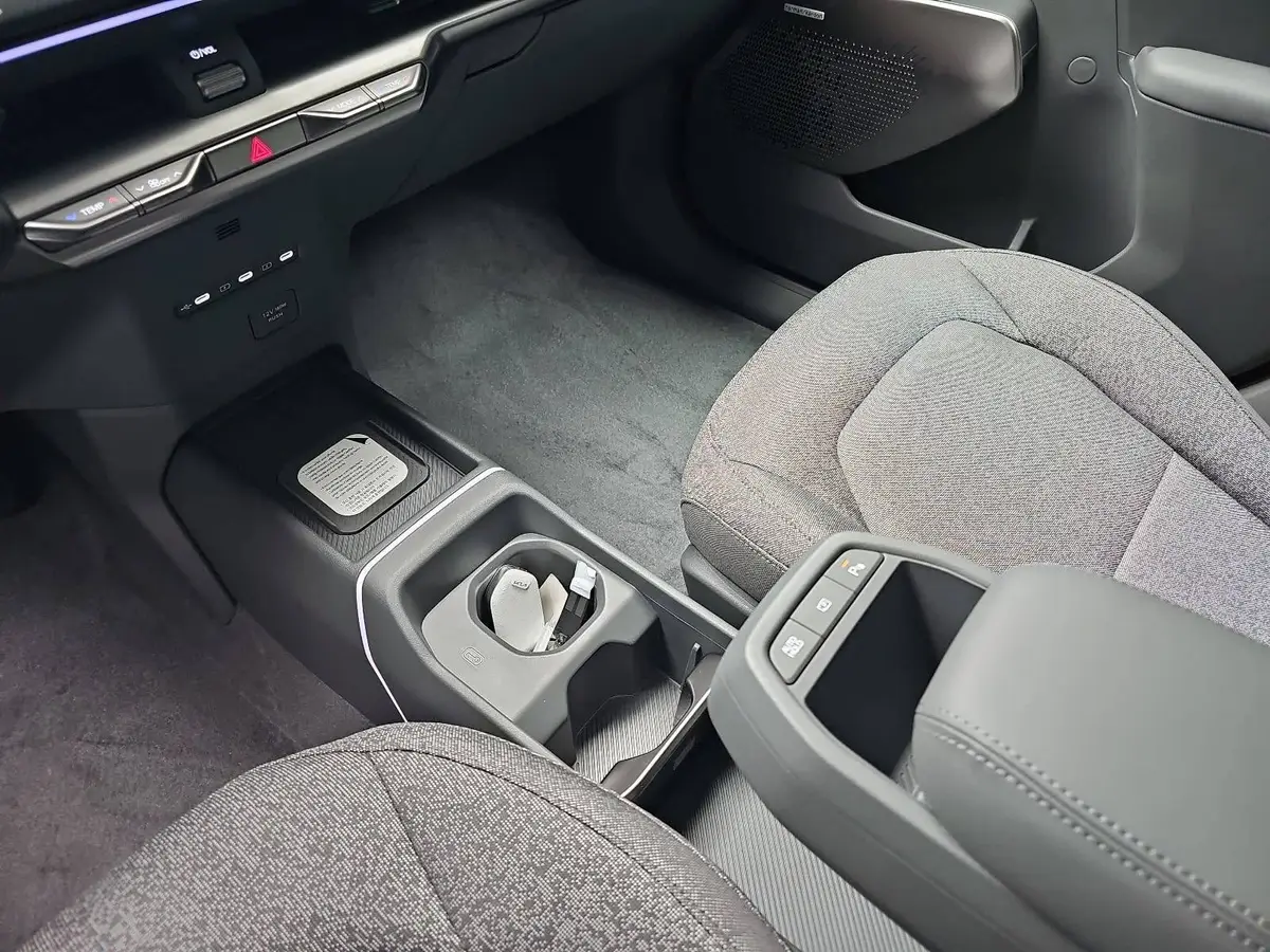 KIA EV2 42.2 KWH EARTH MJ27 WINTER-CONNECT TECHNOLOGY DRIVEWISE-PARK DESIGN