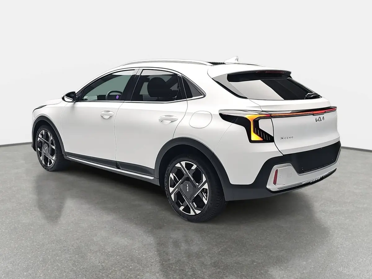 KIA XCEED 1.6 T-GDI 180 DCT SPIRIT MJ27 SOUND SITZ ADVANCED GLASDACH
