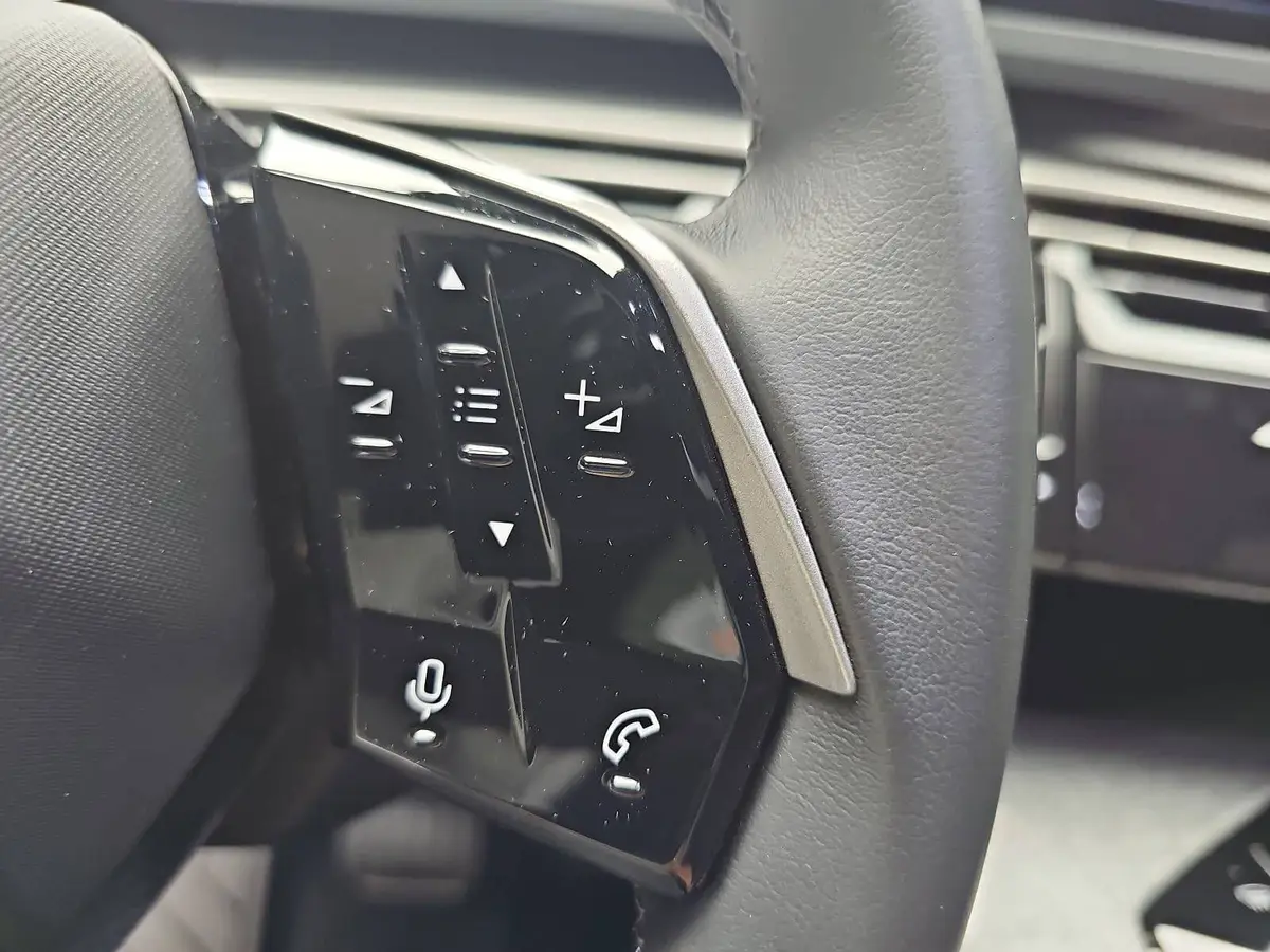 PEUGEOT 5008 1.2 HYBRID 145 E-DSC6 ALLURE KLIMA LED 7-S DAB 360