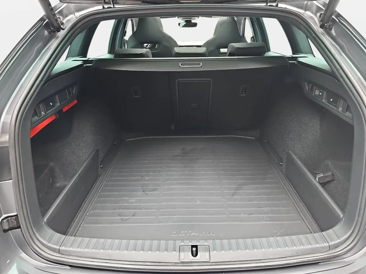 SKODA OCTAVIA COMBI 2.0 TSI DSG RS NAVI LED ERGO-AKTIV PDC AHK LM19