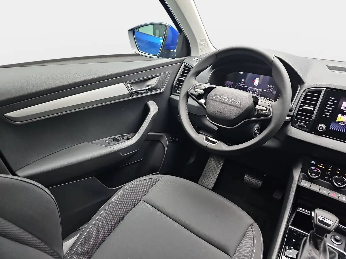 SKODA KAROQ 1.5 TSI DSG 130 JAHRE LED KLIMAAUTO SMARTLINK PDC 