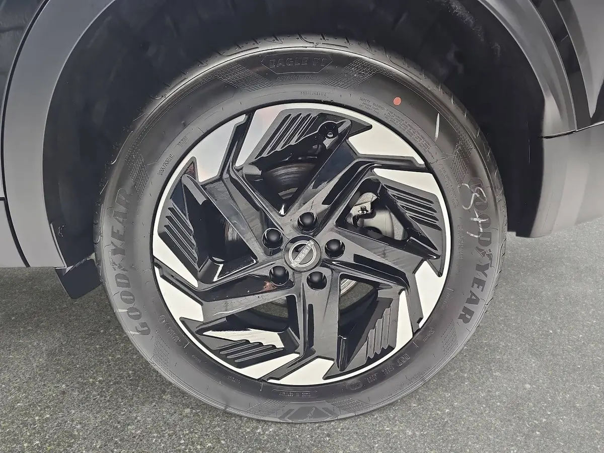 NISSAN QASHQAI 1.3 DIG-T XTRONIC N-CONNECTA PANO WINTER