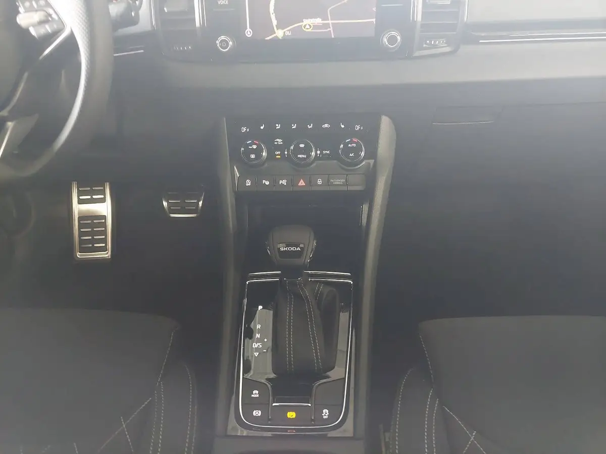 SKODA KAROQ 1.5 TSI DSG SPORTLINE NAVI LED-MATRIX PANO CANTON