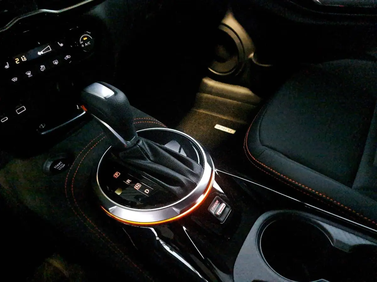 NISSAN JUKE 1.0 DIG-T 5T AUTO. REDLINE EDITION TECH BOSE FRONTSCHEIBENHEIZUNG