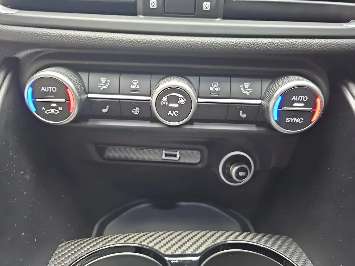 ALFA ROMEO GIULIA 2.9 V6 BI-TURBO QUADRIFOGLIO ORO