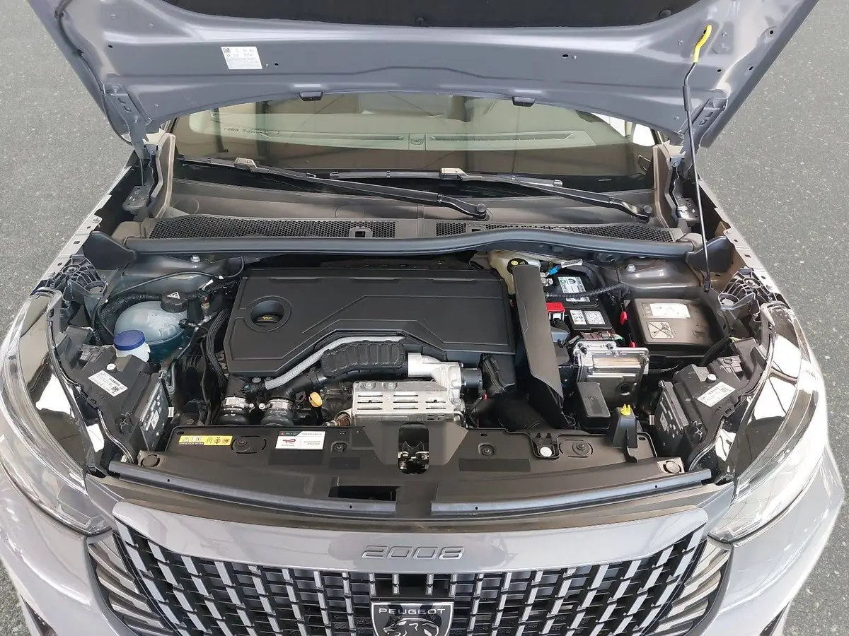 PEUGEOT 2008 1.2 HYBRID 145 E-DSC6 GT-LINE 2-WD LED KLIMAAUTO K