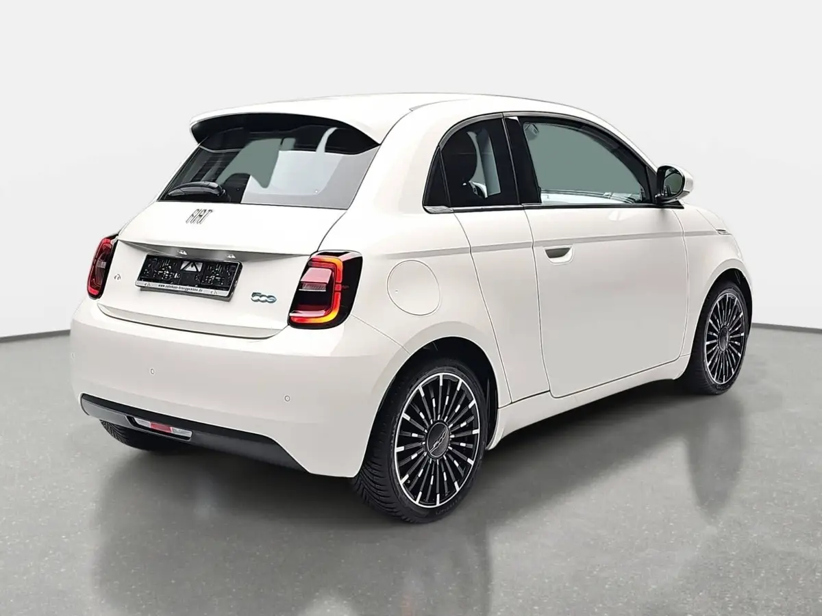 FIAT 500E ELEKTRO 42 KWH 3+1 ICON NAVI KLIMA DAB APPLE/ANDROID LM