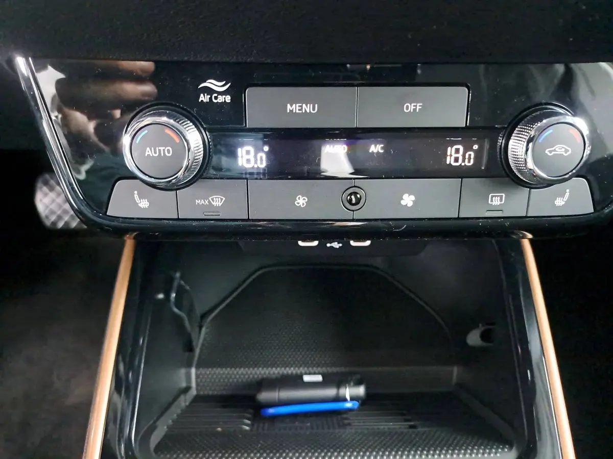SKODA FABIA 1.0 TSI DSG 130 JAHRE PREMIUM LED KAMERA LM16
