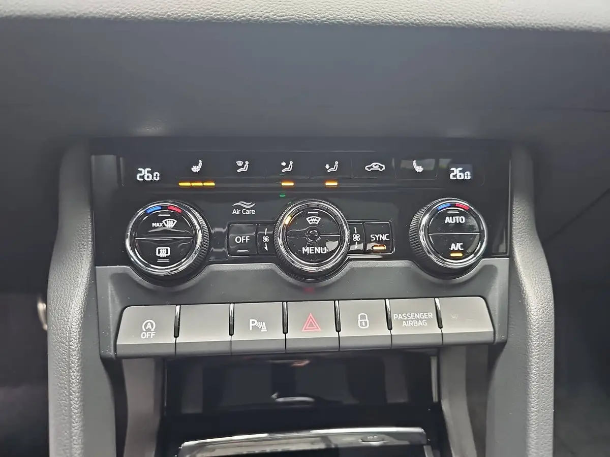 SKODA KAROQ 2.0 TDI DSG SPORTLINE 4X4 WINTER AHK