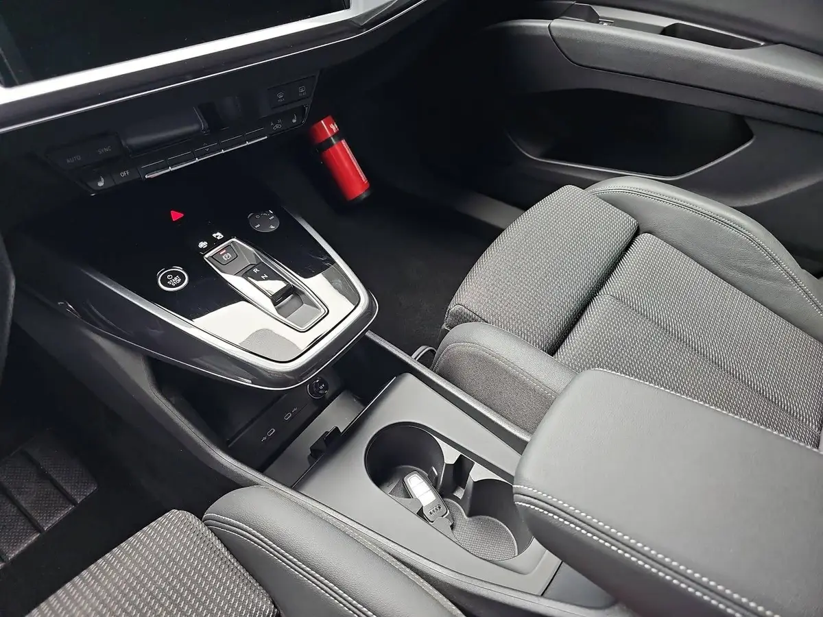 AUDI Q4 45 E-TRON S-LINE NAVI MATRIX KAMERA