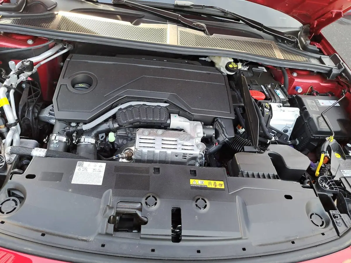 PEUGEOT 308 SW 1.2 HYBRID GT KOMFORT PAKET AHK LM