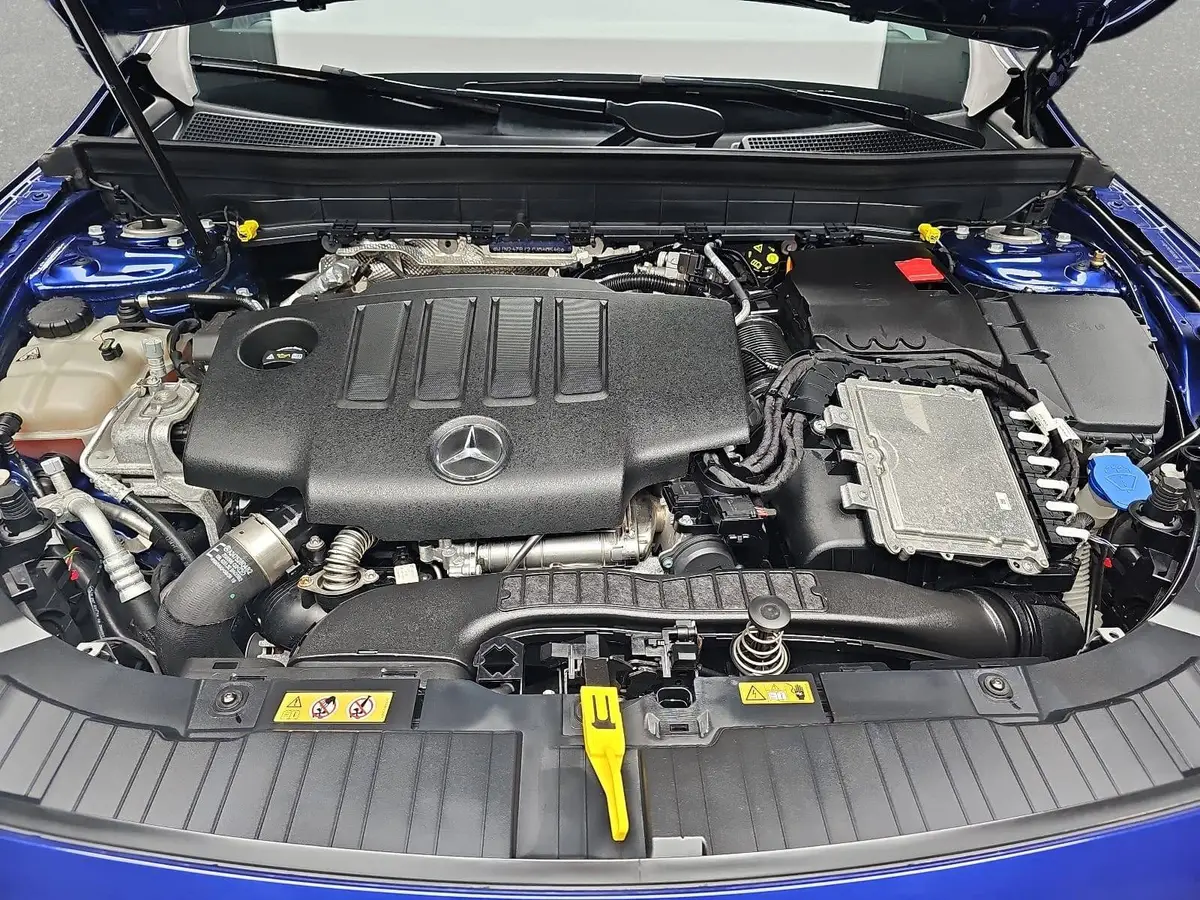 MERCEDES-BENZ GLB 200 200D AUTO. AMG-LINE AHK PANO LM