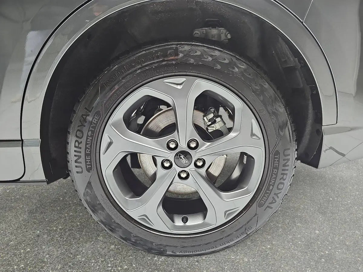 FORD KUGA 1.5 EB AUTO. ST-LINE NAVI LED KLIMAAUTO WINTER SIC