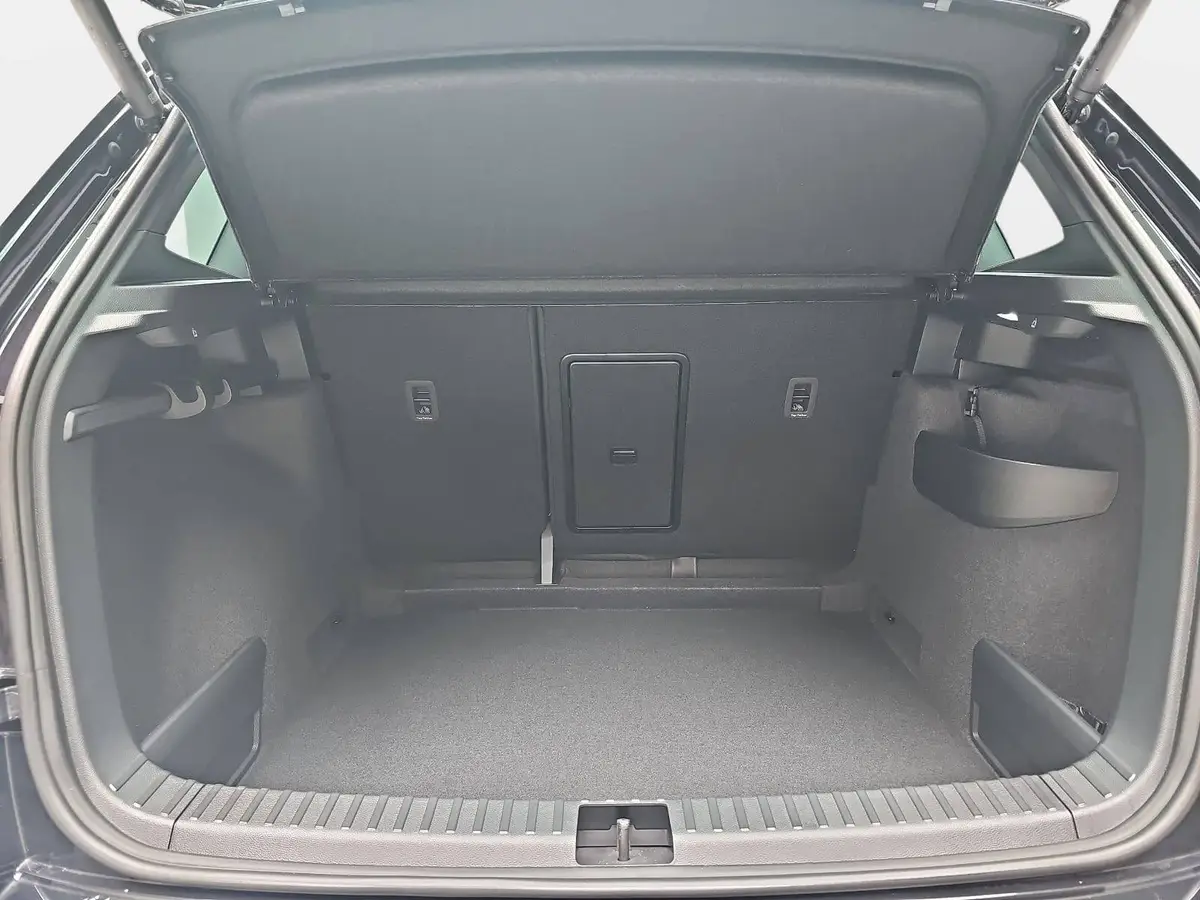 SKODA KAROQ 1.5 TSI DSG SPORTLINE NAVI LED-MATRIX PANO WINTER 