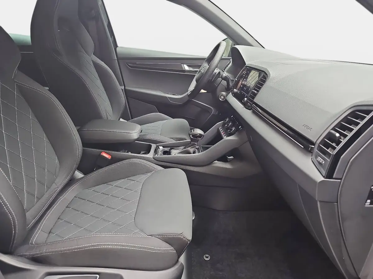 SKODA KAROQ 1.5 TSI DSG SPORTLINE NAVI LED-MATRIX PANO WINTER 