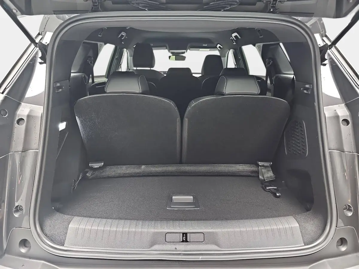 PEUGEOT 5008 1.2 HYBRID 145 E-DSC6 ALLURE KLIMA LED 7-S DAB 360